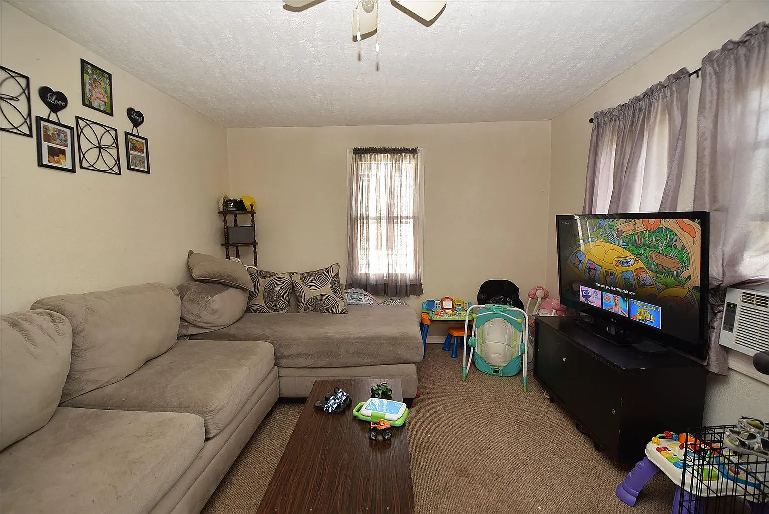 2 bed, 672 sqft, $950 — Photo 2