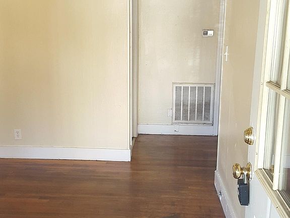 5th image of 4026 Ivy Ave
