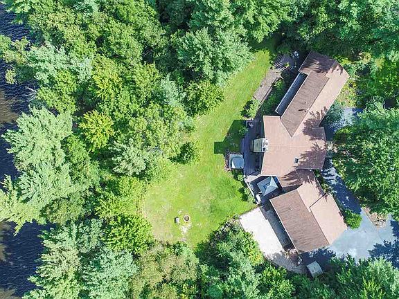 3rd image of 203 Blue Heron Ln