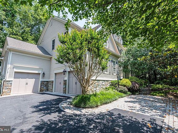 4th image of 8101 Tomlinson Ave