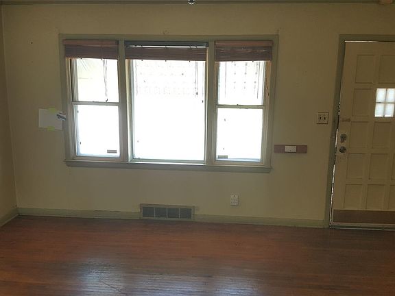 2nd image of 1540 N Columbia Pl