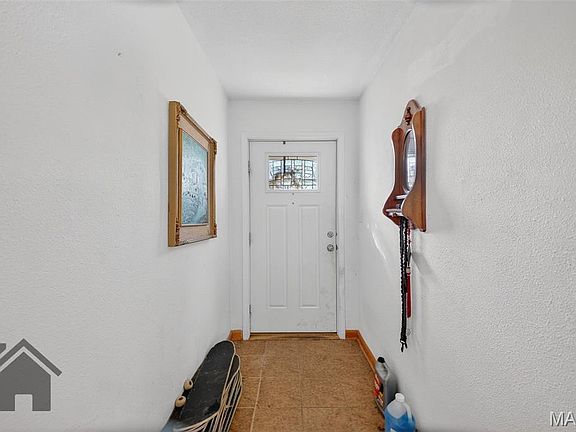 4th image of 803 Paris Rd