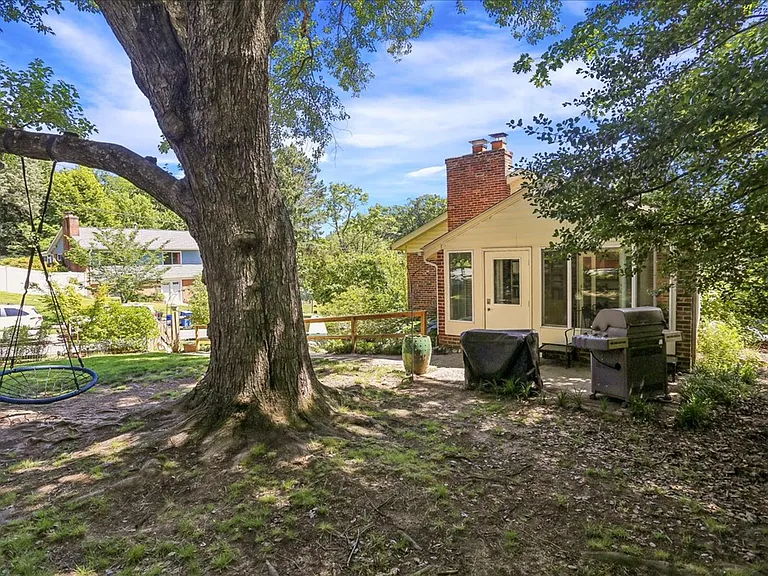200 Belton Rd — Photo 29