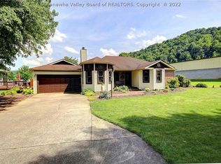 17 Bayberry St, Winfield, WV 25213