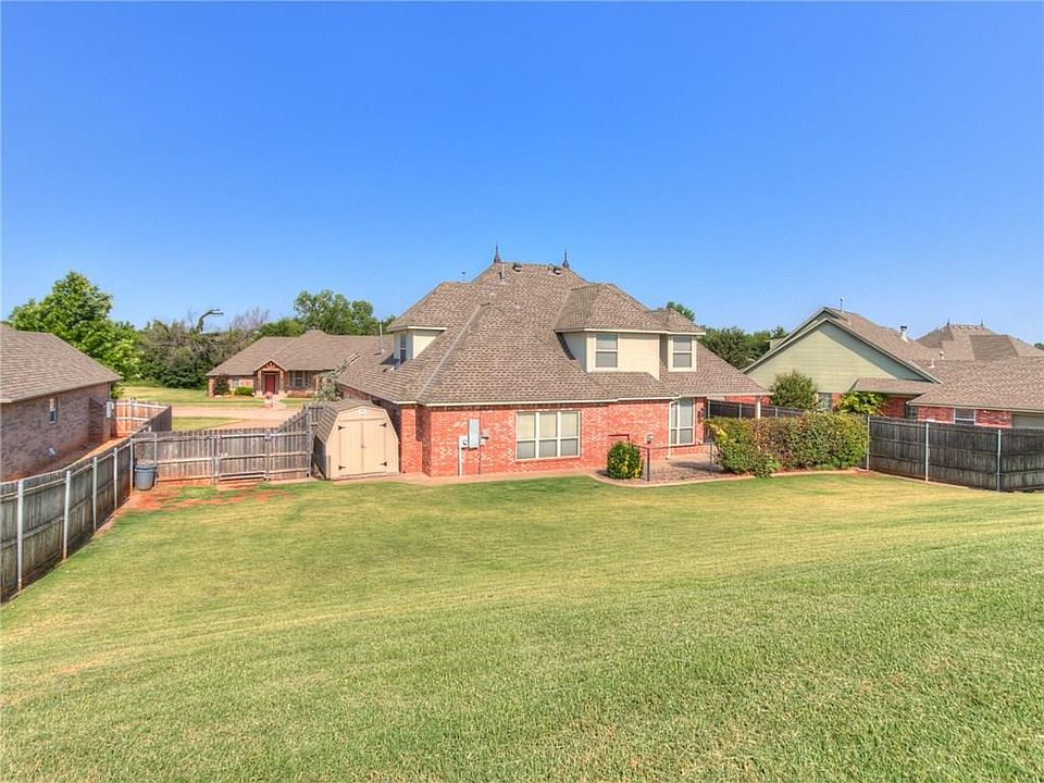 2nd image of 413 Winding Creek Rd