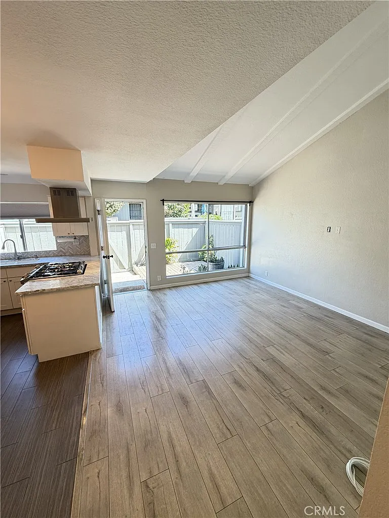 2 bed, 2.5 bath, 892 sqft, $3,200 — Photo 4