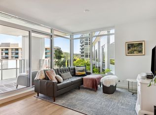 1500 Fern St #404, North Vancouver, BC V7J 0E6