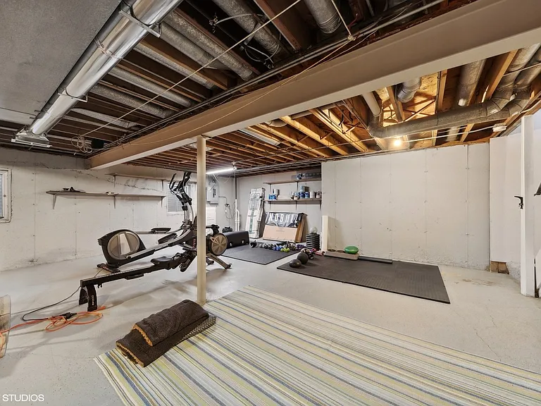 124 W Austin Ave — Photo 11