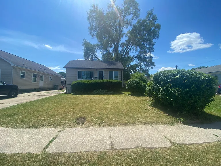 E Evelyn Ave — Photo 13