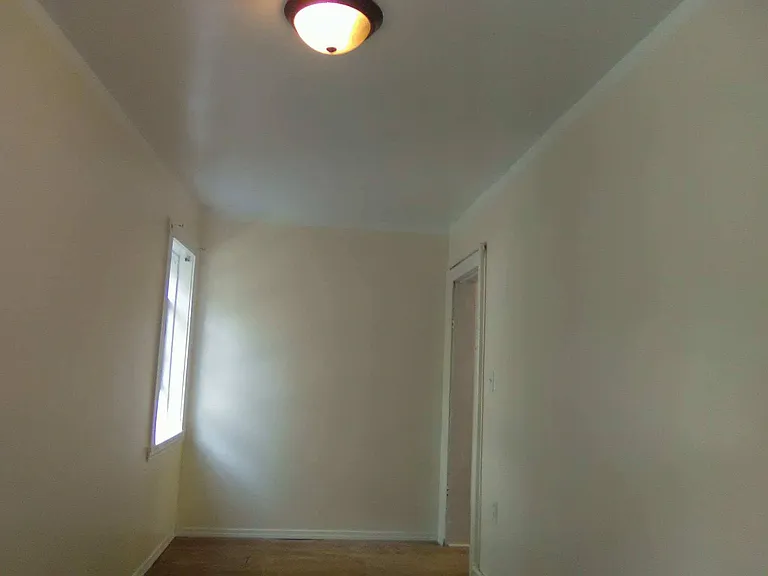 3011 S Arch St — Photo 4