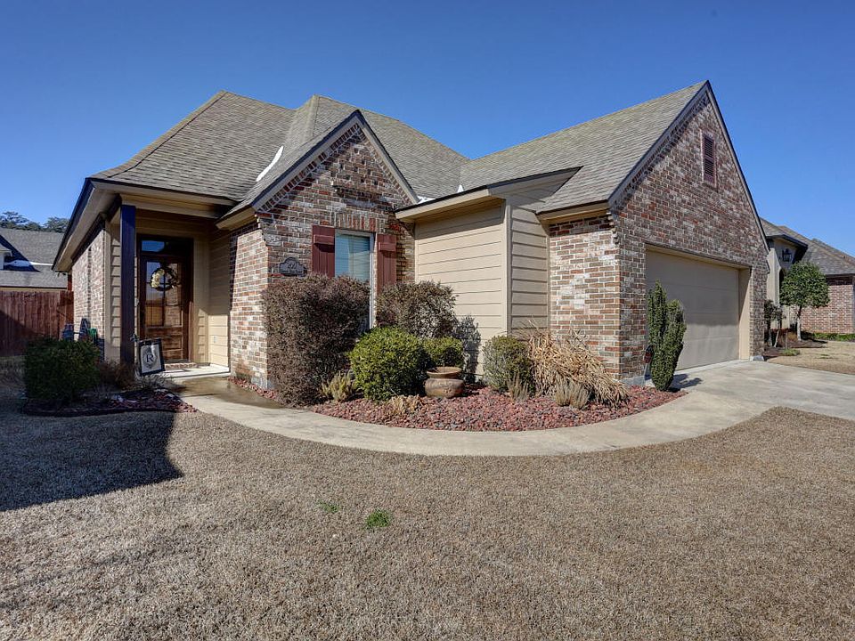 1st image of 200 Brook Hill Dr