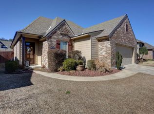 200 Brook Hill Dr, Youngsville, LA 70592