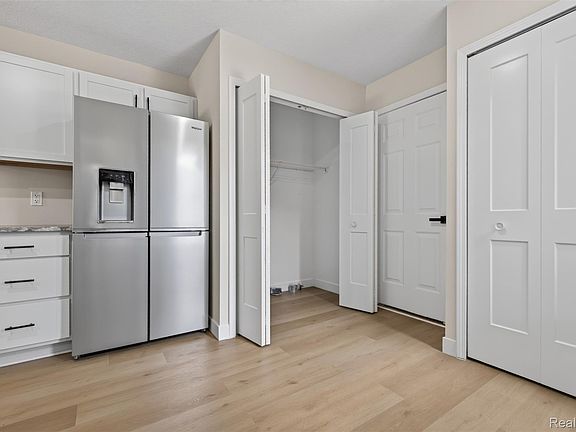 4th image of 3108 Falcon Dr Unit 25