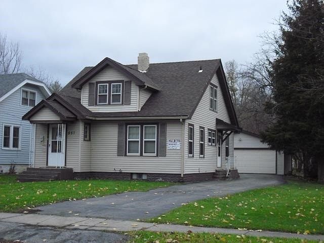 1st image of 551 Lawn Dr