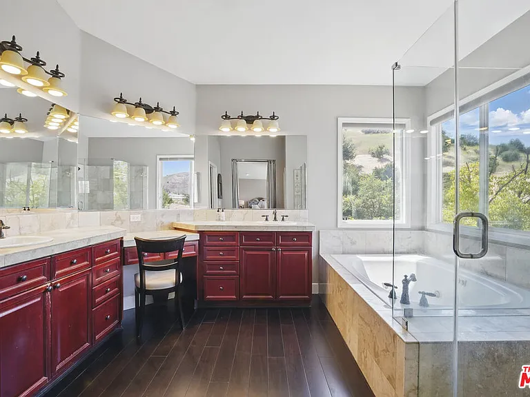 4040 Leighton Point Rd — Photo 36