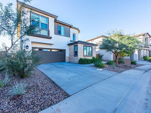 2nd image of 189 E Desert Broom Dr