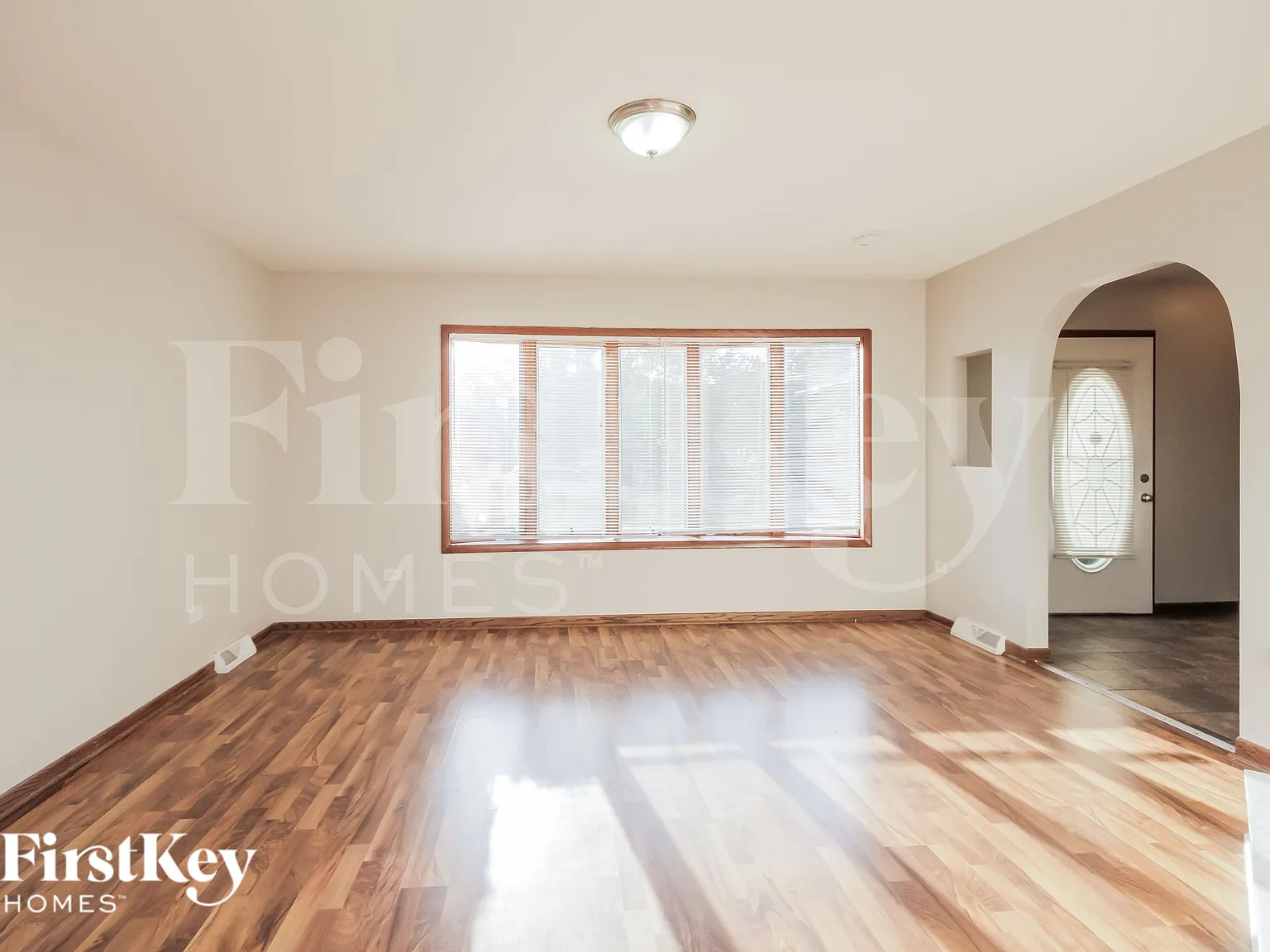 3 bed, 1.5 bath, 1520 sqft, $2,610 — Photo 3