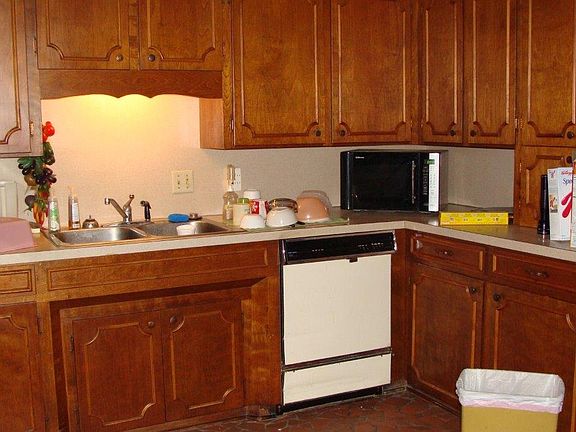 5th image of 123 Diane St