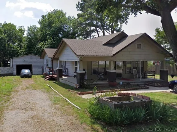 815 E 12th St, Holdenville, OK 74848
