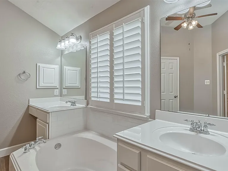 15943 Pleasant Green Cir — Photo 31