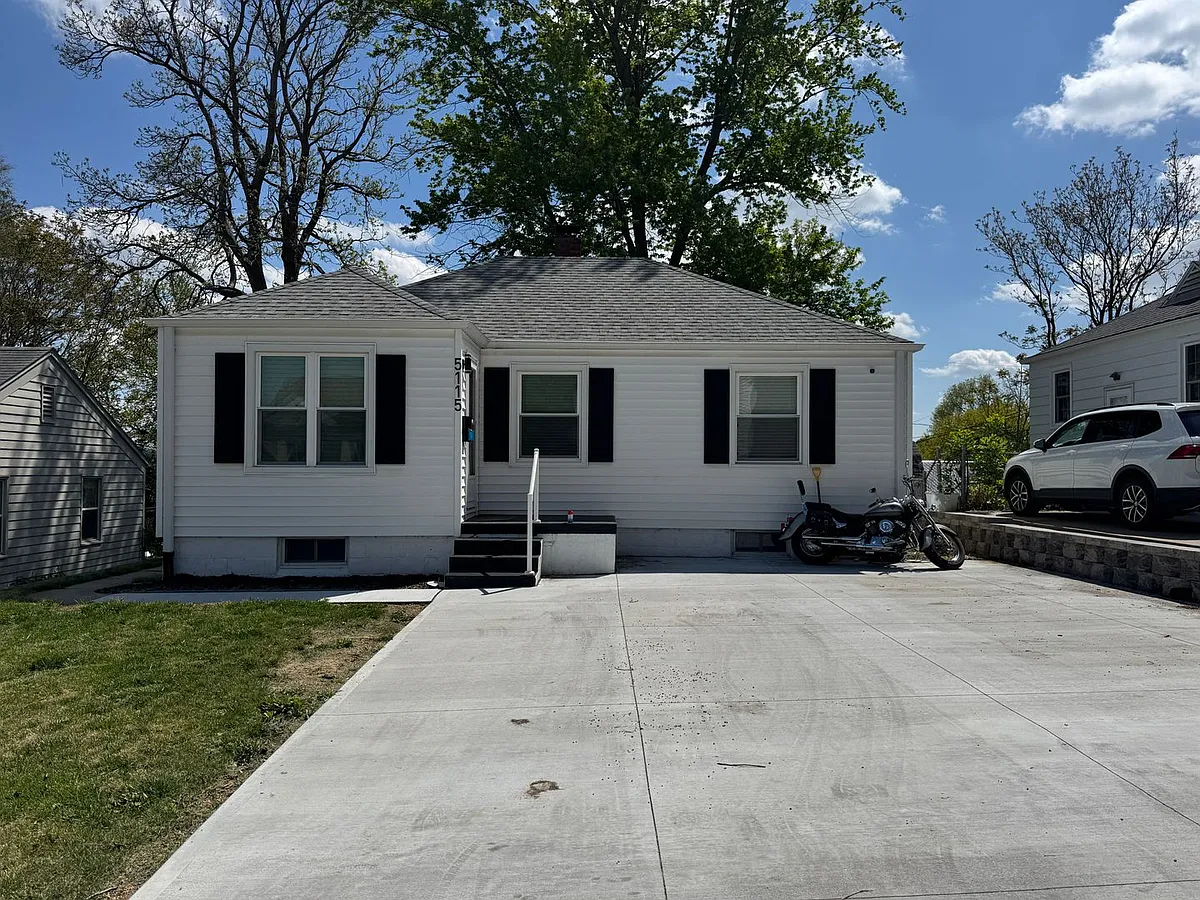 Building Photo - 5115 Pierce St