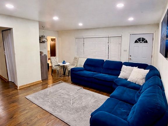4th image of 1244 Balmoral Ave