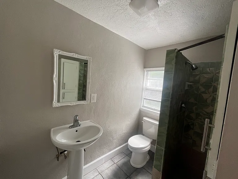 2615 S Laurel Ave — Photo 9