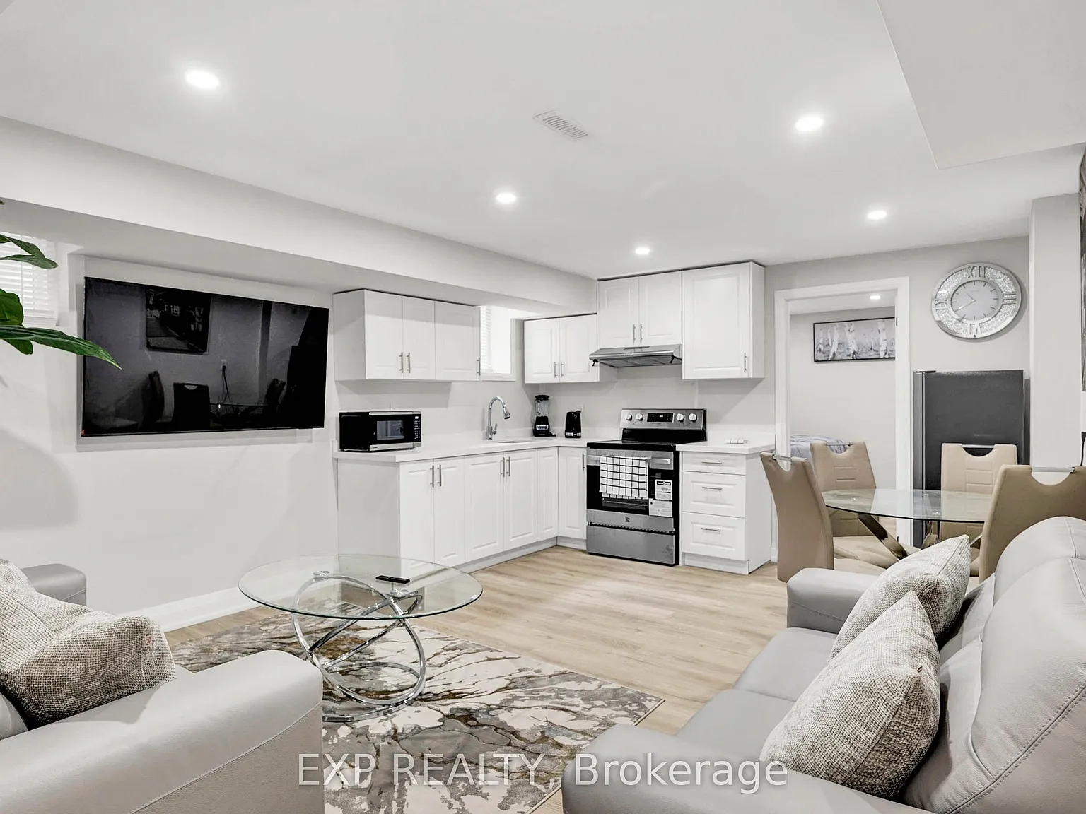 2 bed, $1,800 — Photo 3