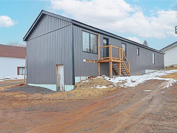 2nd image of 33 Queen St