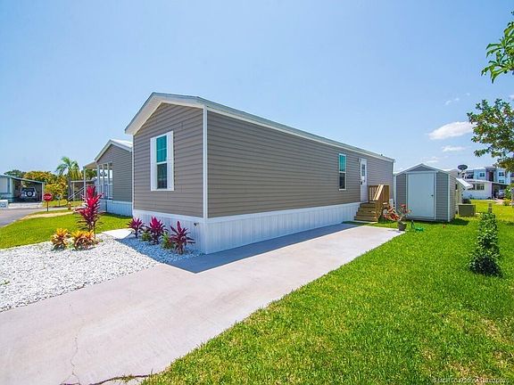 4th image of 315 NE Cardinal Ln