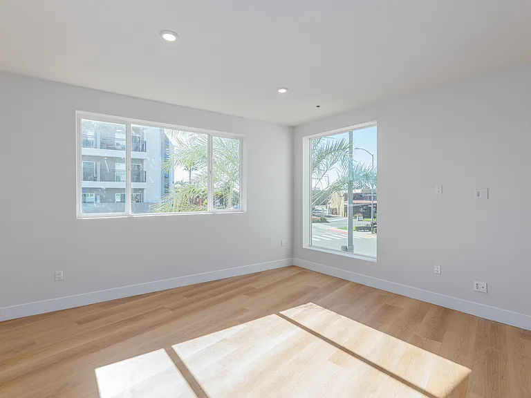 Pacific Heights II — Photo 16
