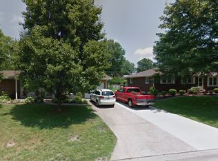 960 N Metter Ave, Columbia, IL 62236