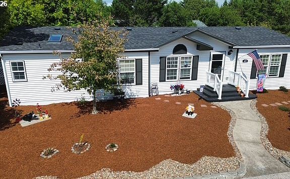 3rd image of 480 Sherwood Loop