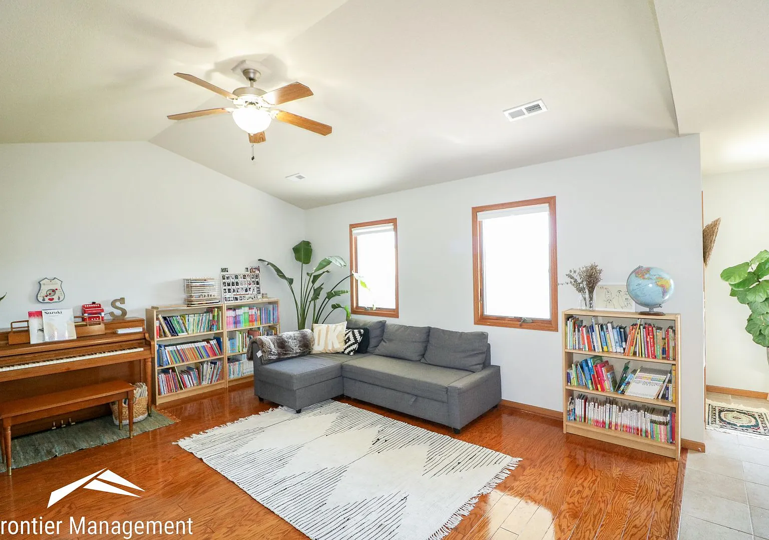 Beautiful 3 Bedroom Home In Great MHK Neighborhood! — Photo 4