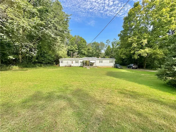 121 Bennet Dr, Ellwood City, PA 16117