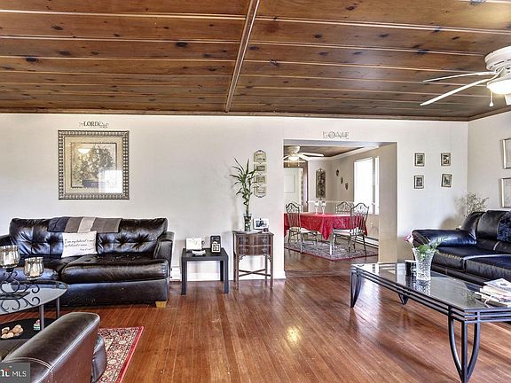 3rd image of 8511 Lindendale Dr