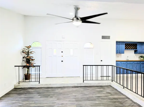 9015 High Plain Ln, Dallas, TX 75249