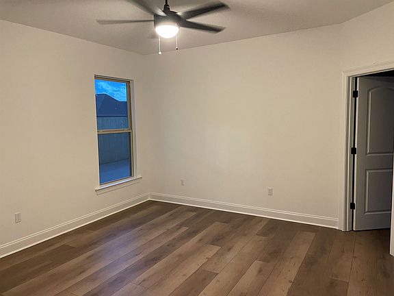 4th image of 263 Sophie Dr