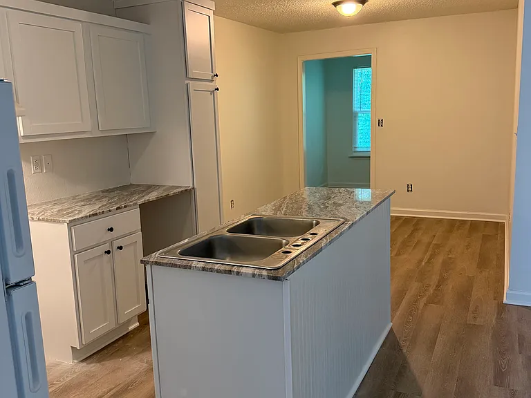 1000 N Red St #20 — Photo 7