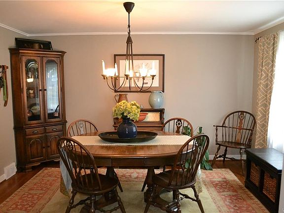 5th image of 132 Dorset Dr
