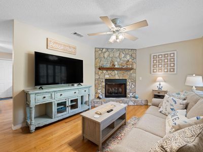 8365 Calle Mio, Navarre, FL, 32566