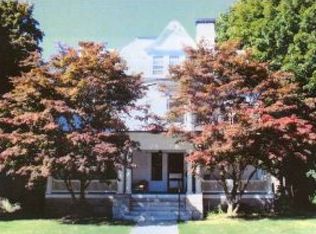 4 Manchester St, Nashua, NH 03064