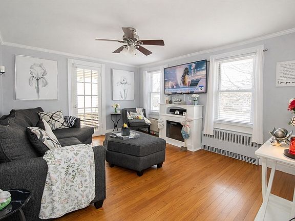 3rd image of 75 Gillette Cir