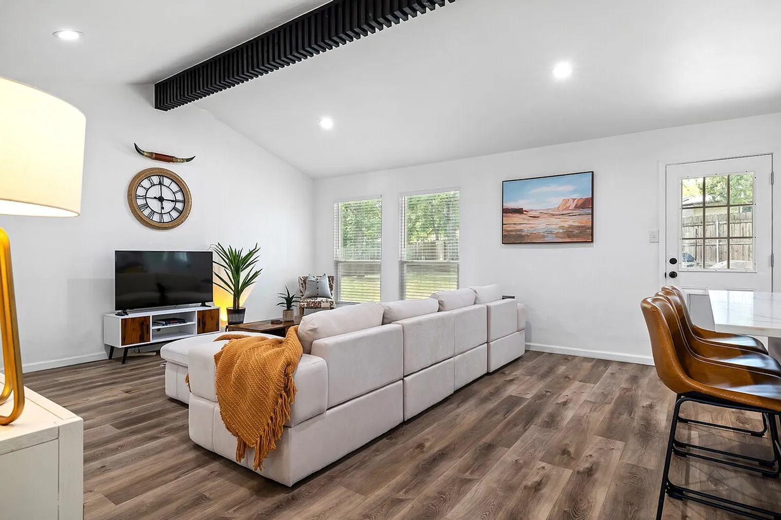 4 bed, 2.0 bath, $3,654 — Photo 4