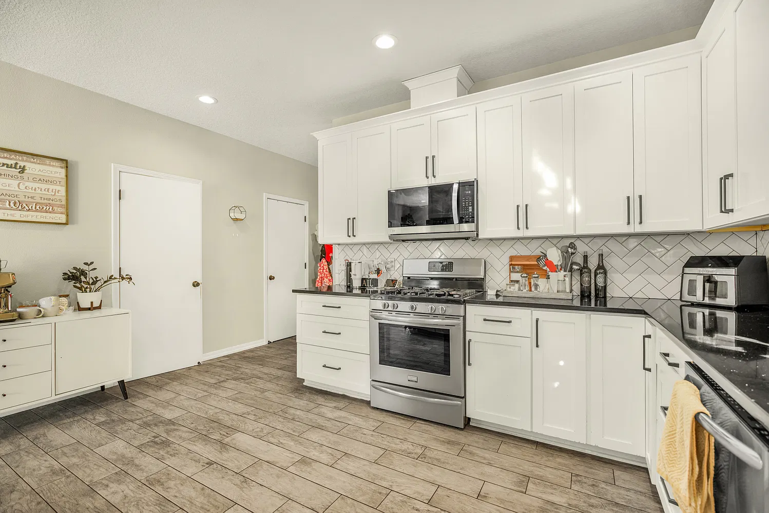 3 bed, 2.5 bath, 1807 sqft, $2,800 — Photo 4