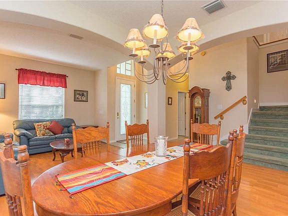 4th image of 815 Woodcarver Ln