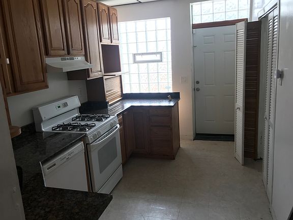 4th image of 3739 W Eastwood Ave #1