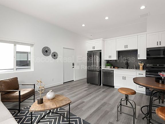 2nd image of 1710 Hanford Dr #3
