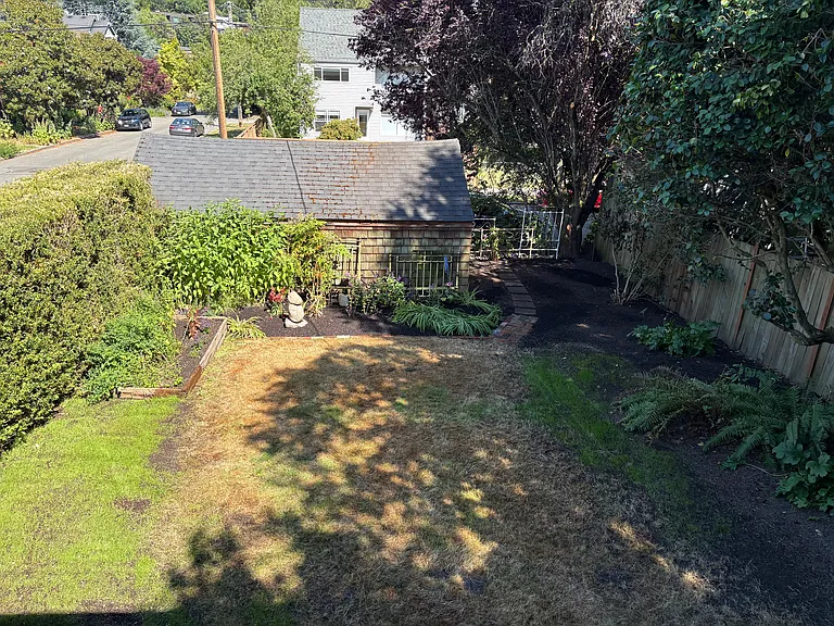 432 Dewey Pl E — Photo 3