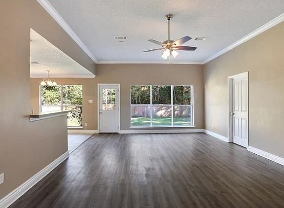 3rd image of 608 Sunset Dr